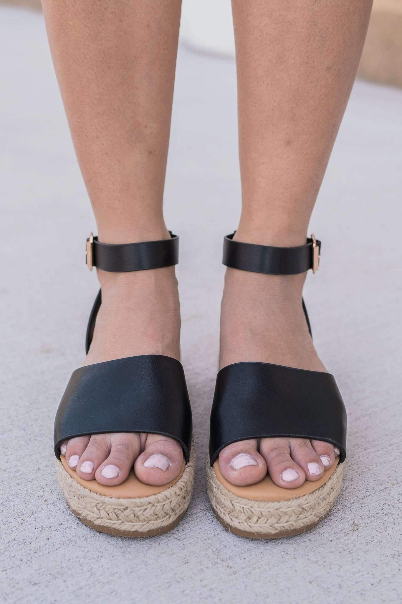 "Lead The Way" Flatform Sandals (Black)