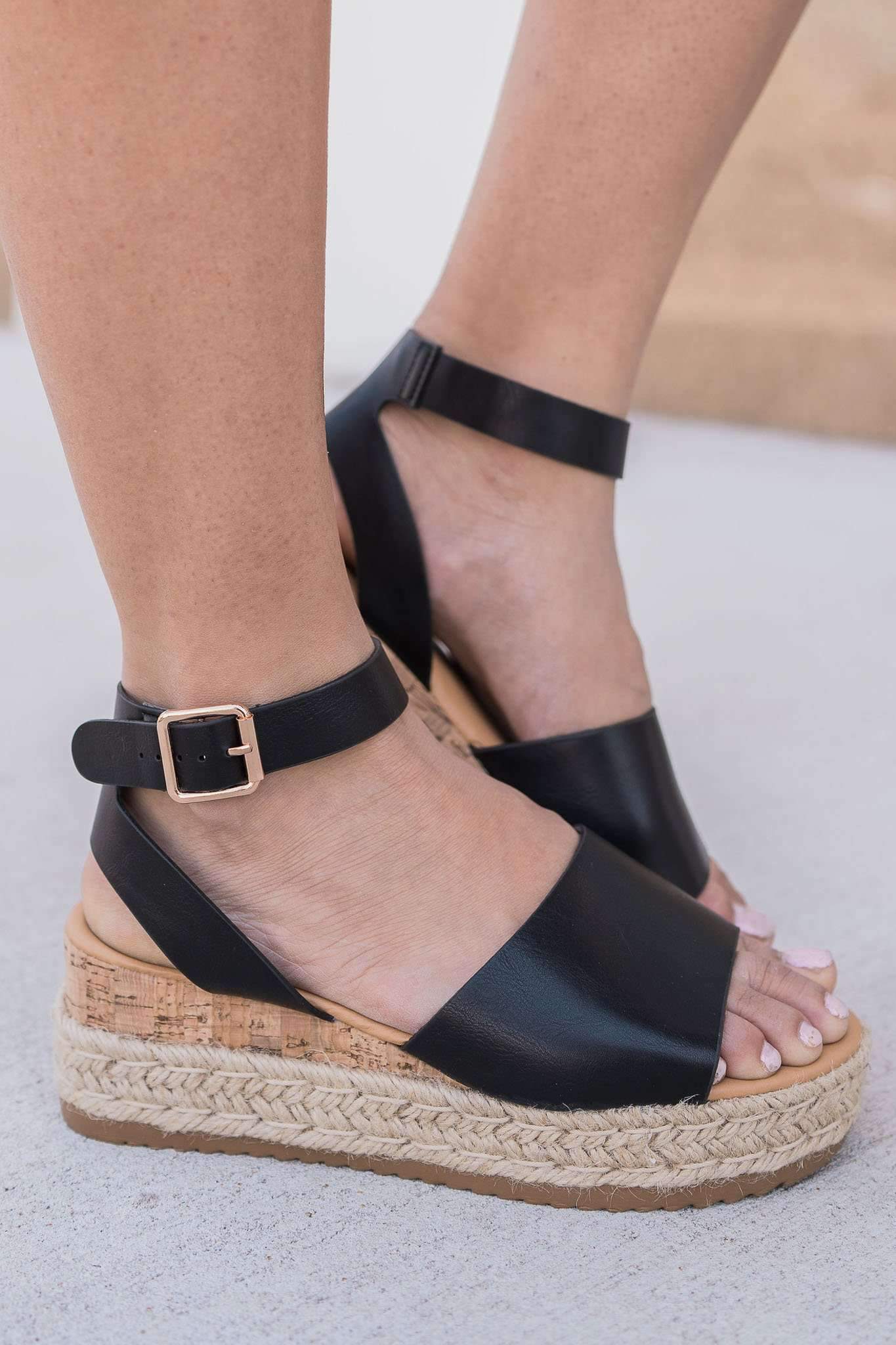 "Lead The Way" Flatform Sandals (Black)