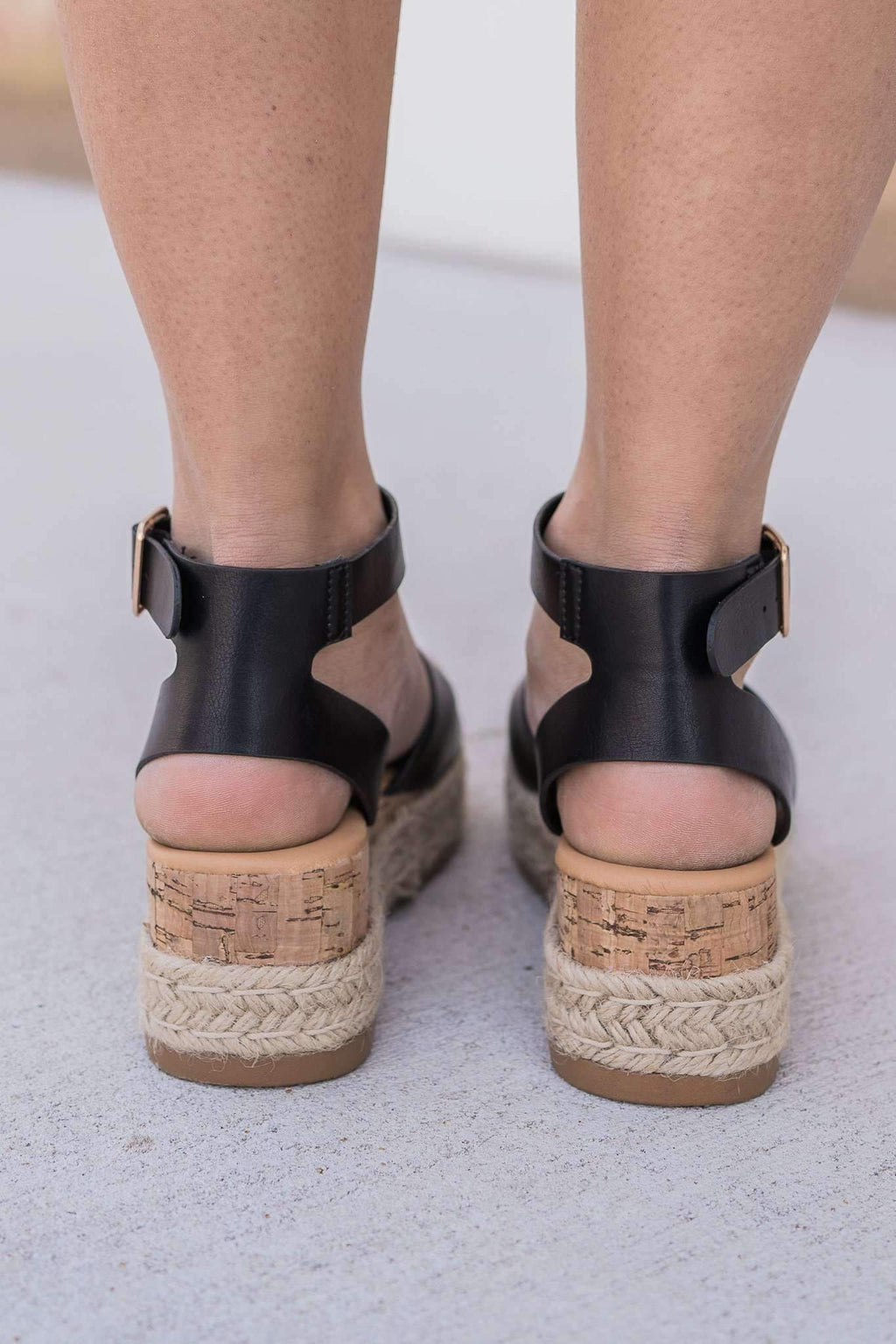 "Lead The Way" Flatform Sandals (Black)