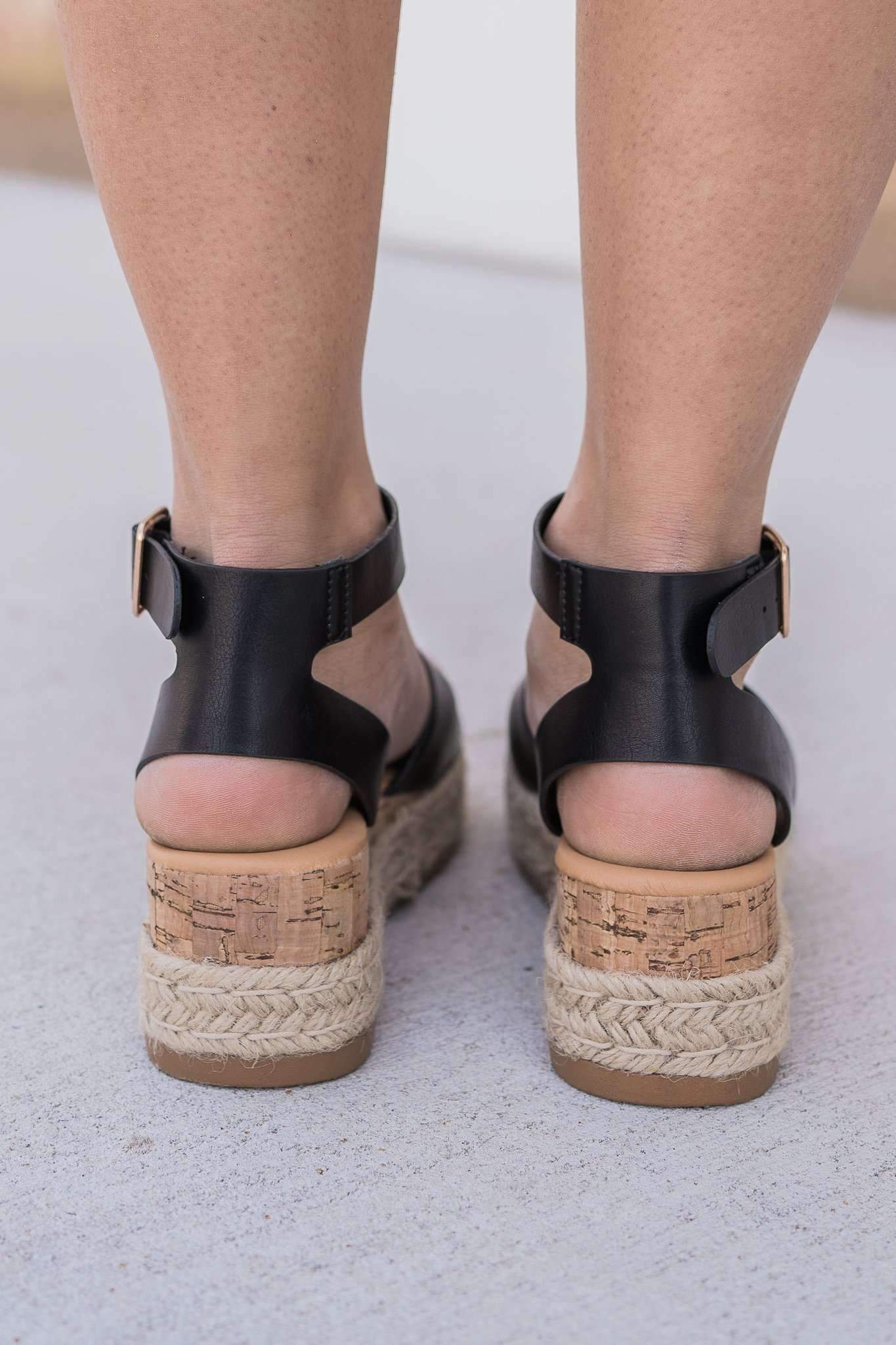 "Lead The Way" Flatform Sandals (Black)