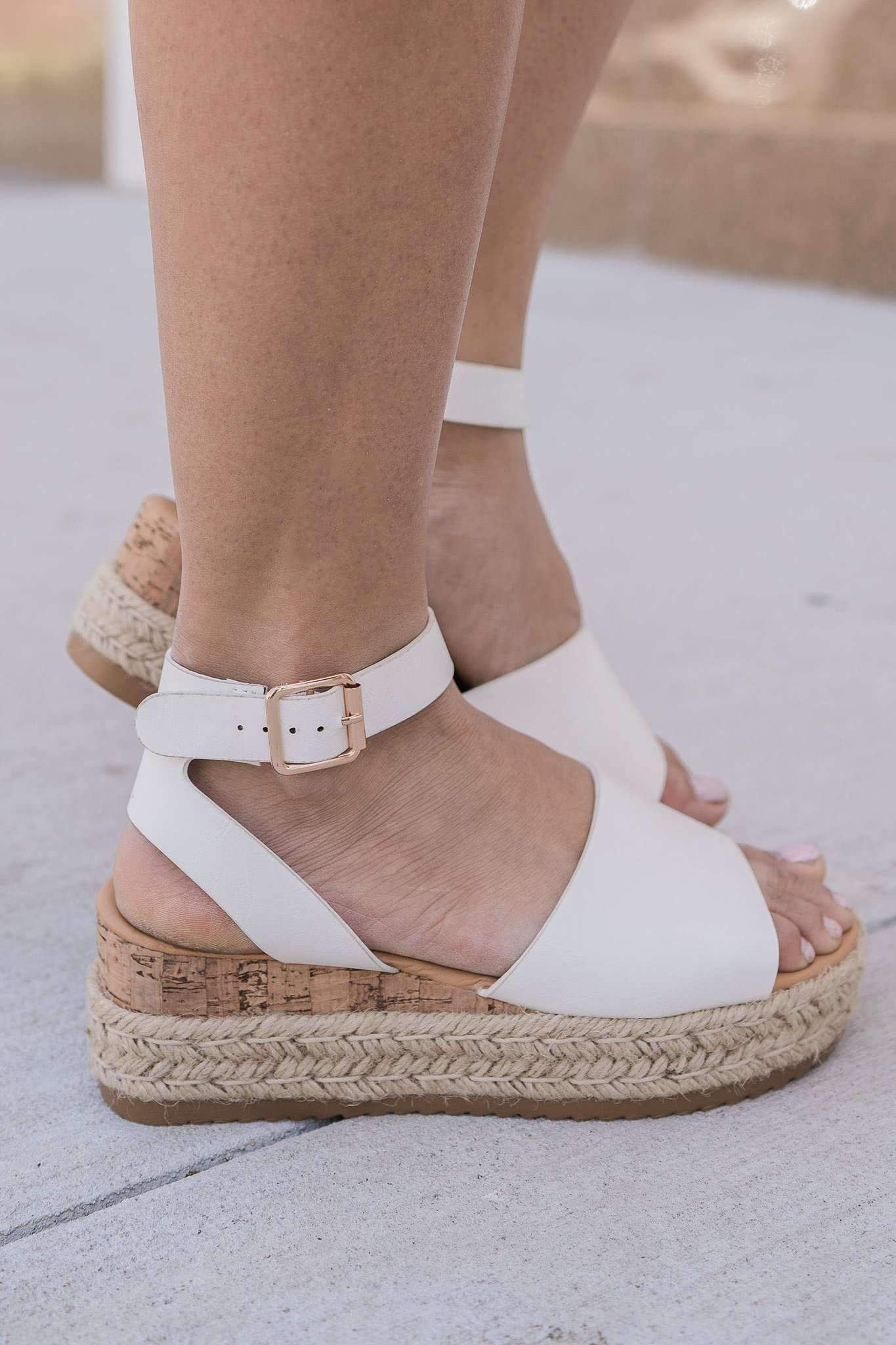 "Lead The Way" Flatform Sandals (White)