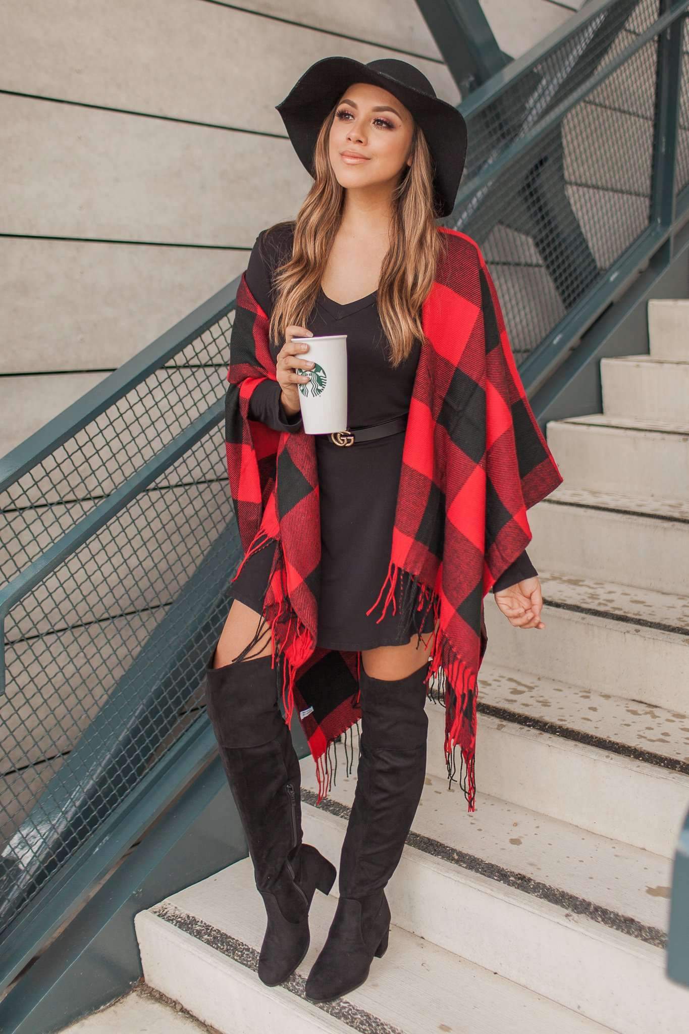"Buffalo Plaid Party" Tassel Poncho (Red)