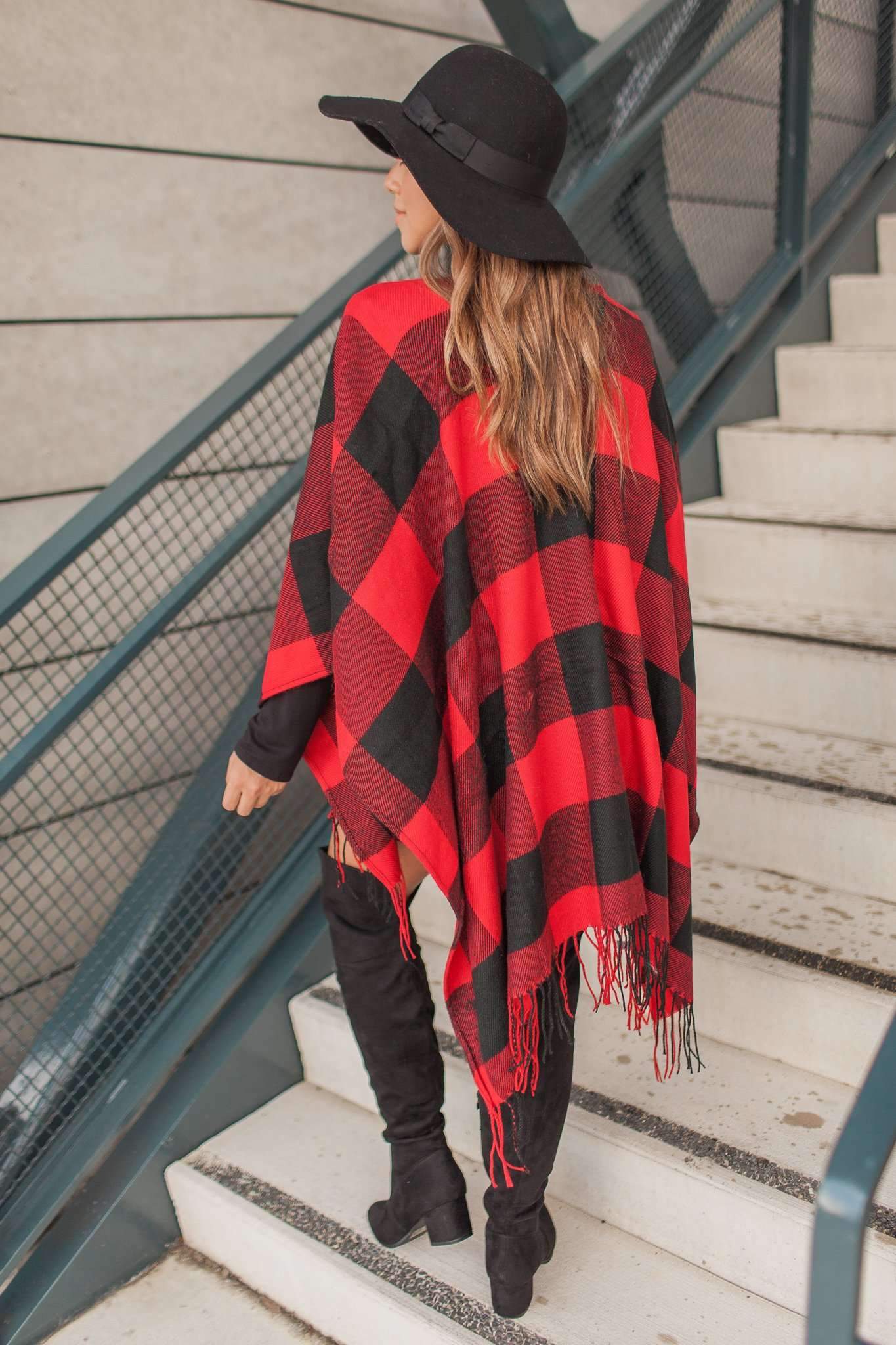 "Buffalo Plaid Party" Tassel Poncho (Red)